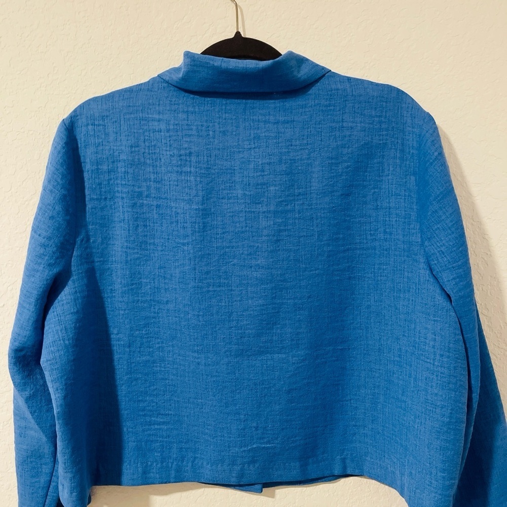 Blue Button-Up Cropped Women's Blazer - Picture 2 of 4